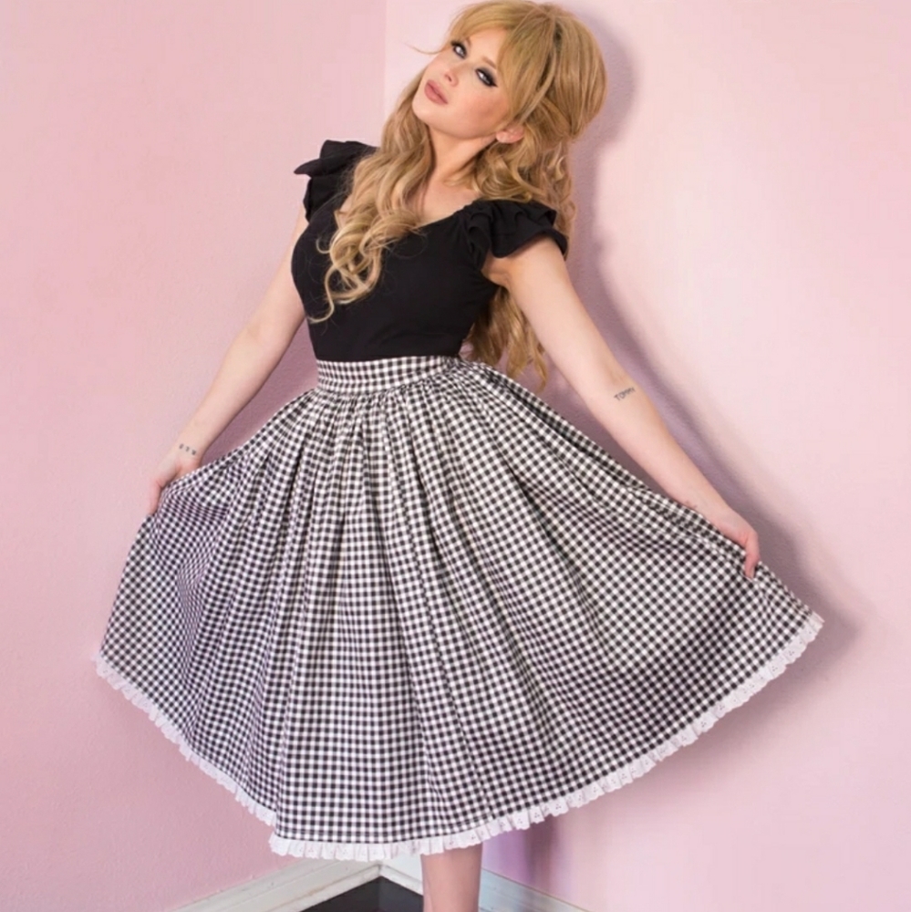BNWOT!! VIXEN Gingham Skirt!! 👄🤩